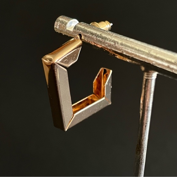 Square Gold Hoop Fashion Earrings - NWT - Picture 2 of 8